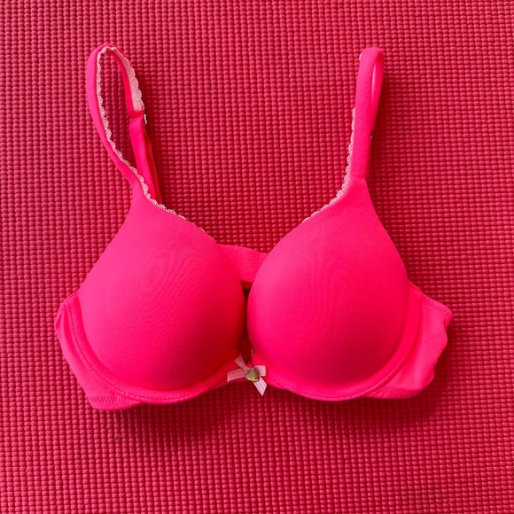 Victoria’s Secret Body By Victoria Push-up Bra 32B - Picture 1 of 3